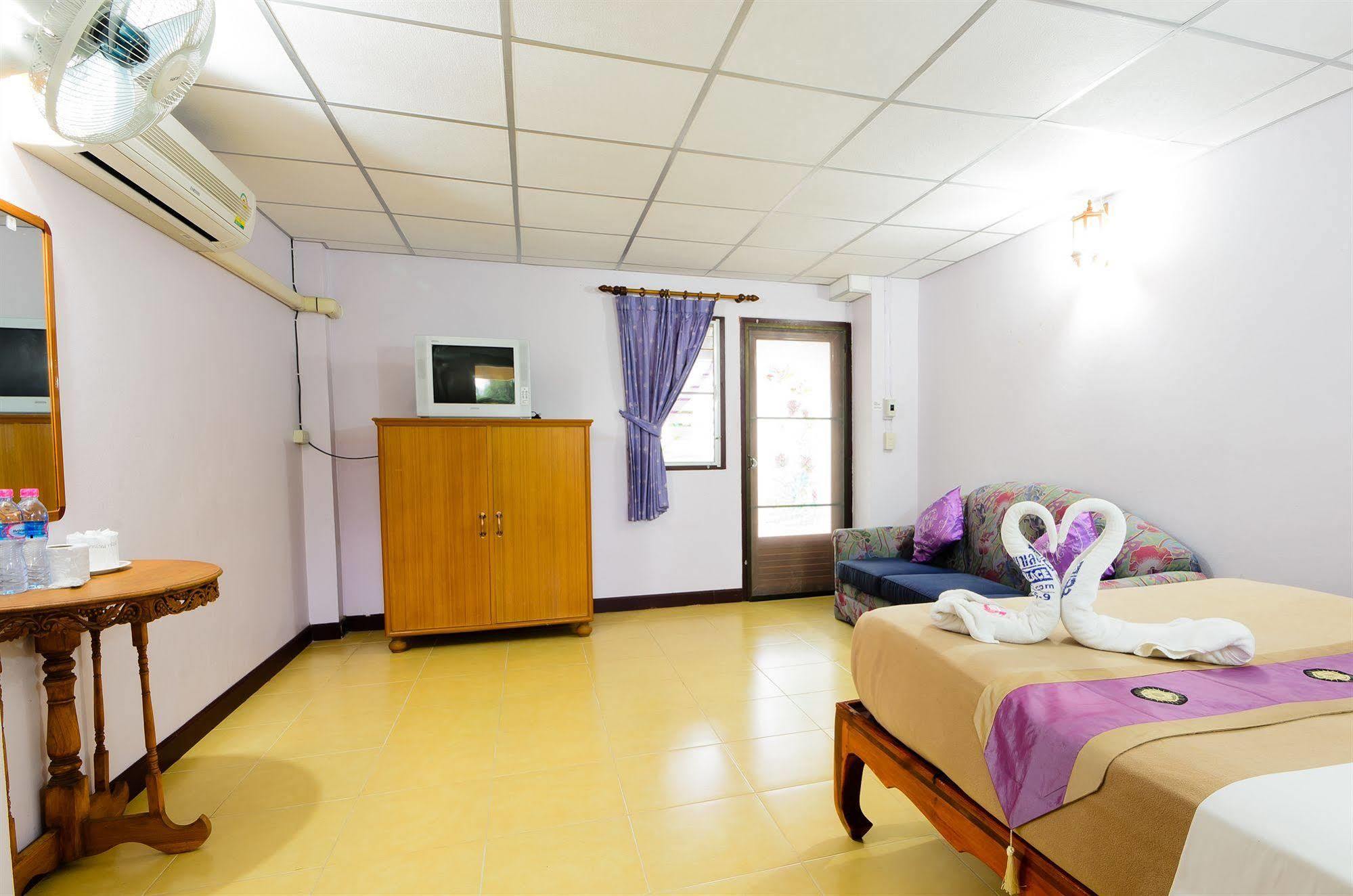 Sananwan Beach B&B Bang Saphan Noi Exteriör bild