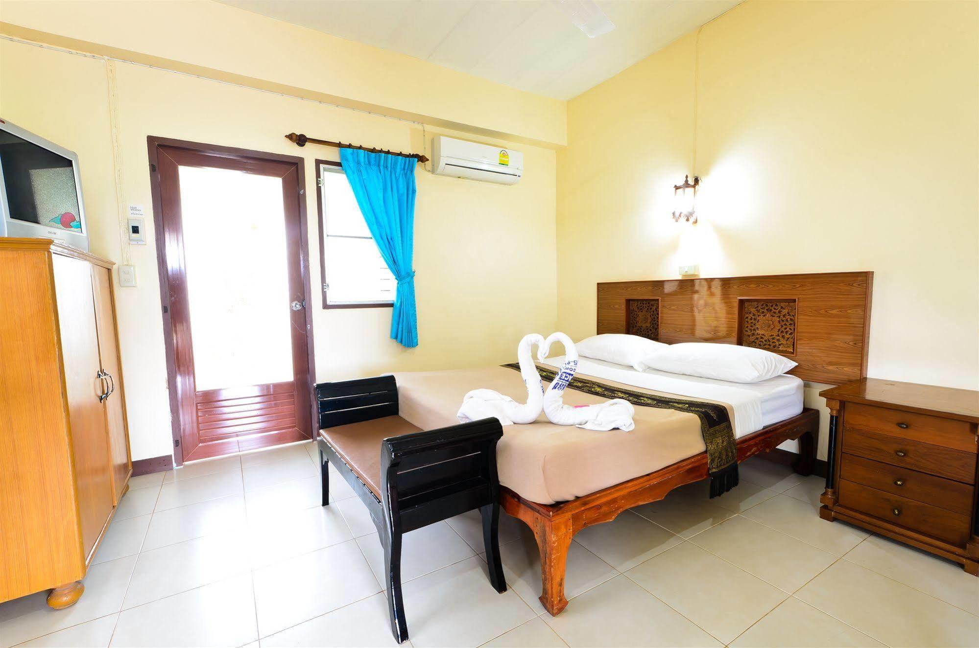 Sananwan Beach B&B Bang Saphan Noi Exteriör bild