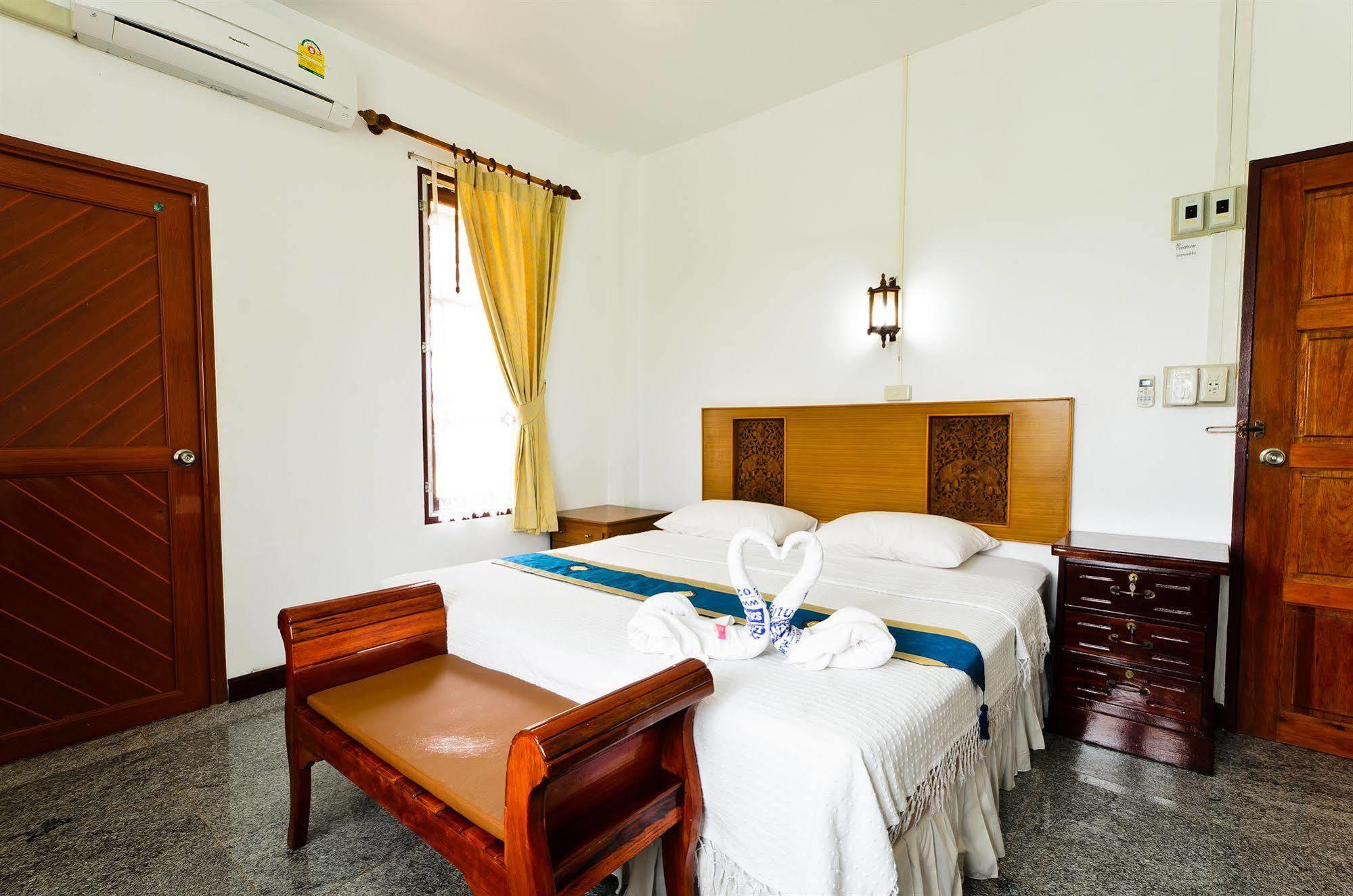 Sananwan Beach B&B Bang Saphan Noi Exteriör bild
