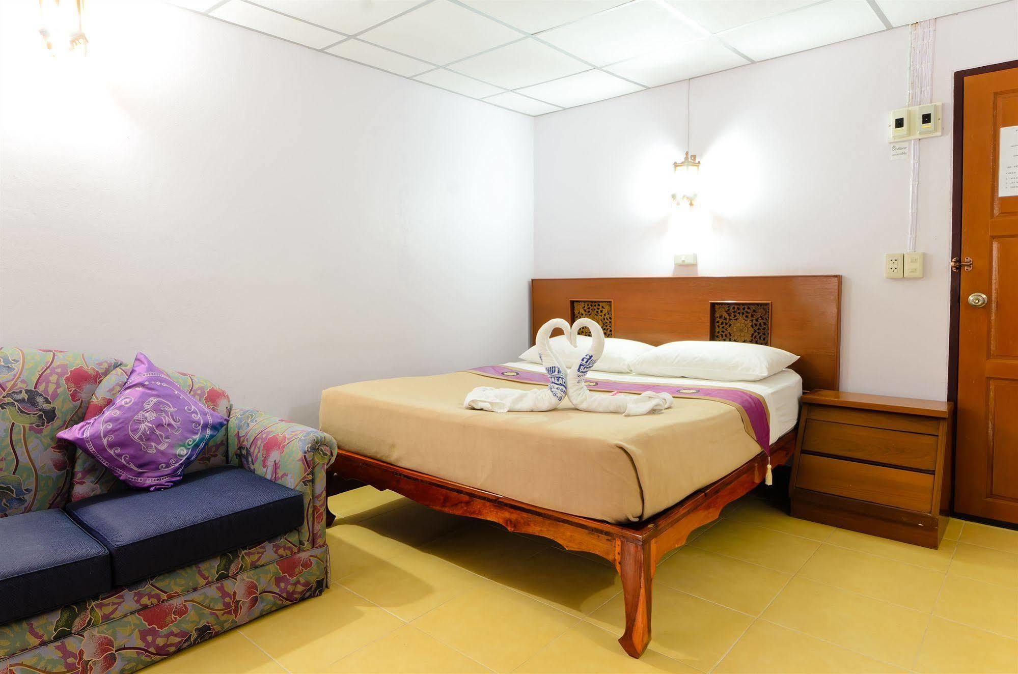 Sananwan Beach B&B Bang Saphan Noi Exteriör bild