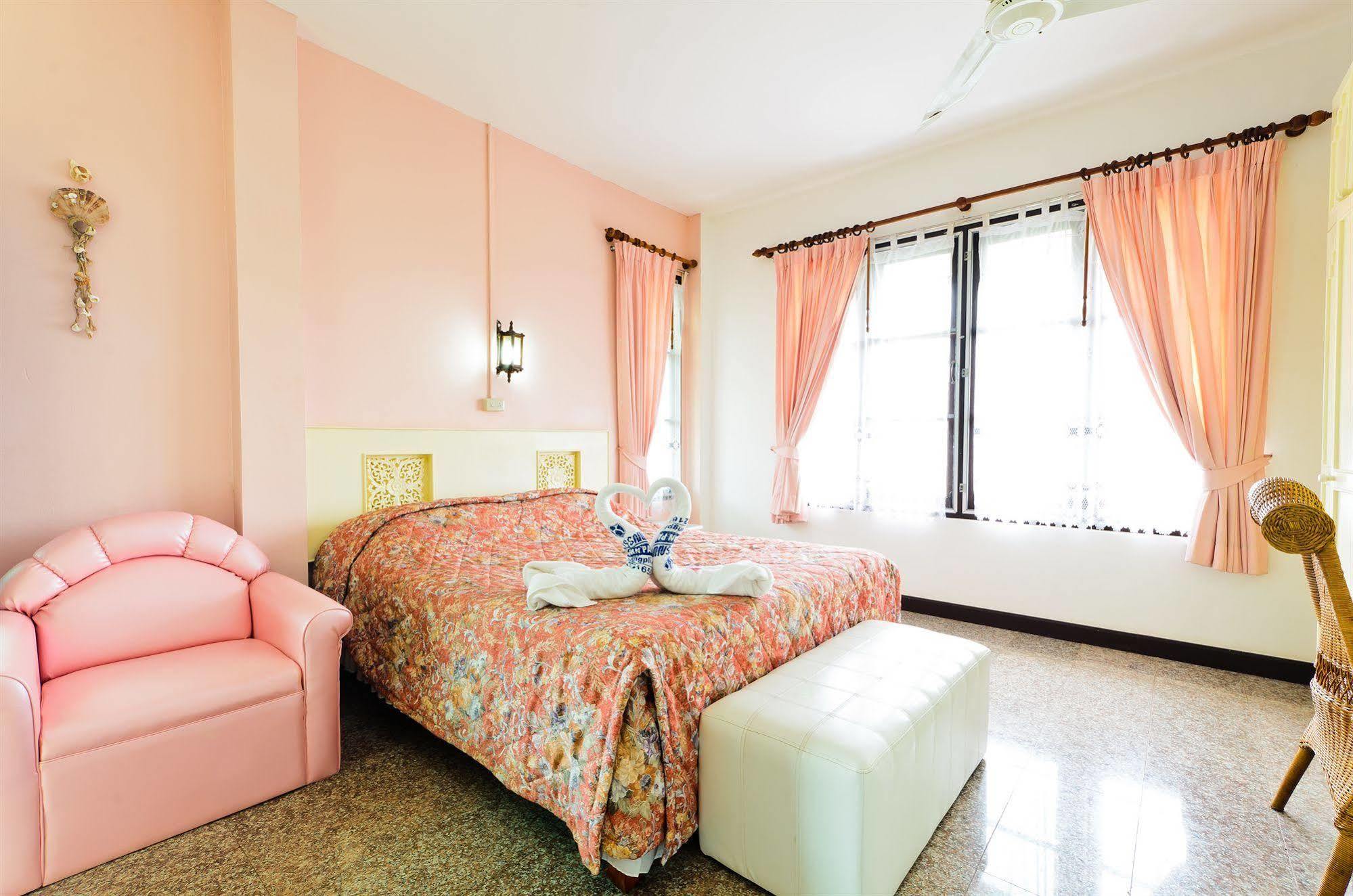 Sananwan Beach B&B Bang Saphan Noi Exteriör bild
