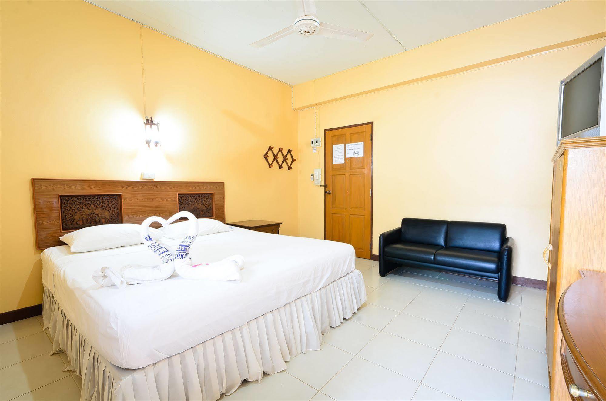 Sananwan Beach B&B Bang Saphan Noi Exteriör bild