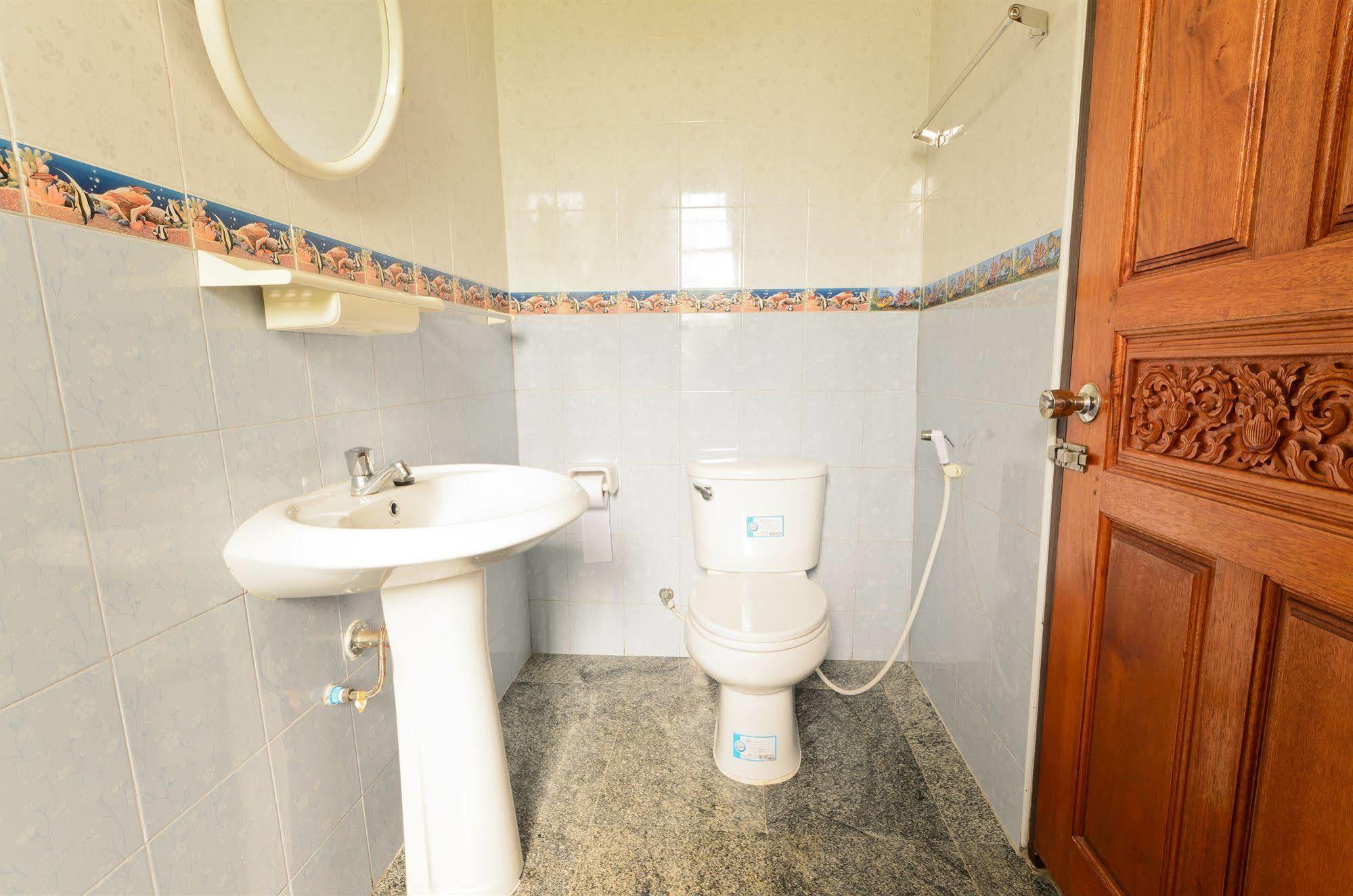 Sananwan Beach B&B Bang Saphan Noi Exteriör bild