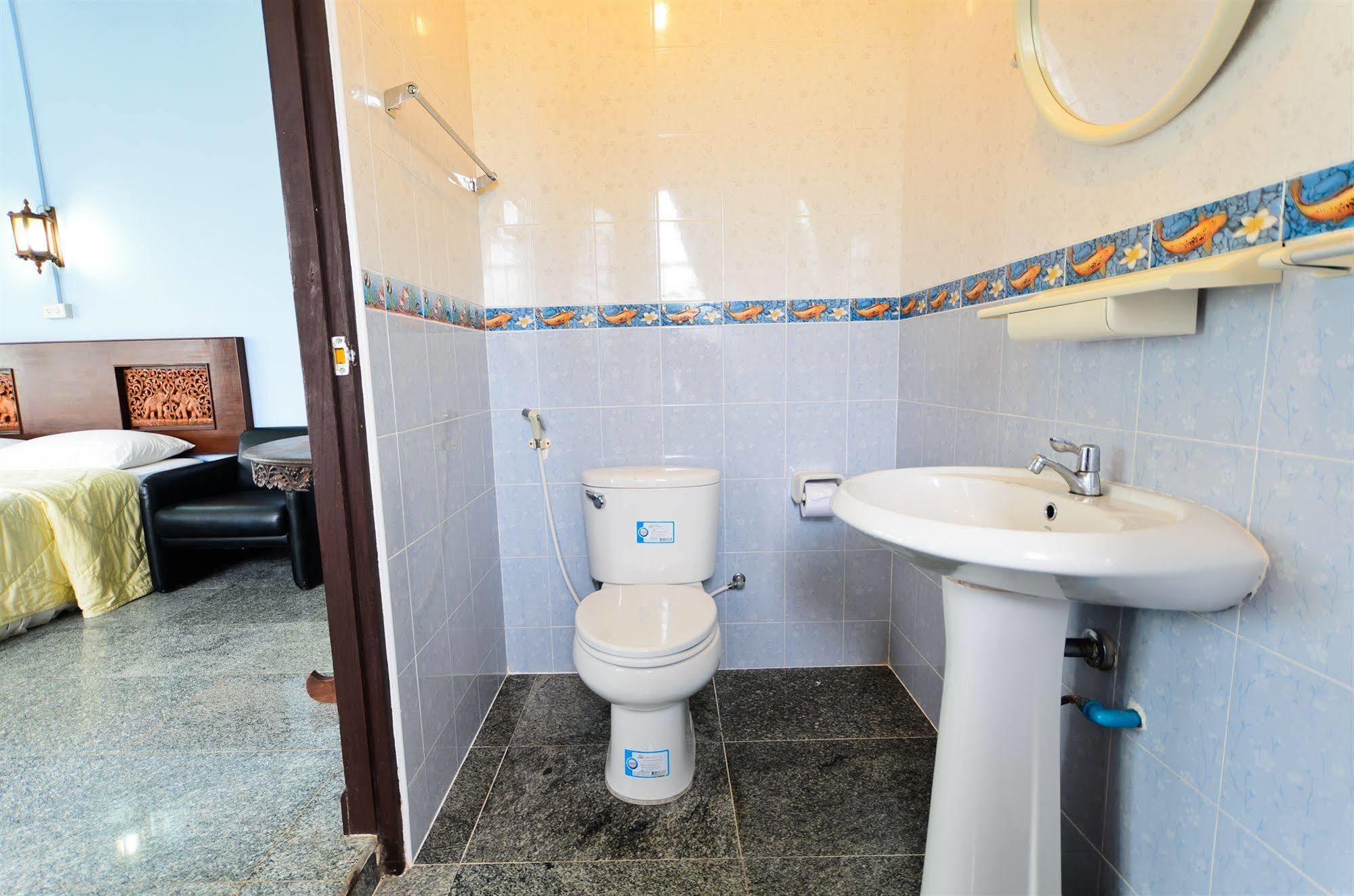 Sananwan Beach B&B Bang Saphan Noi Exteriör bild