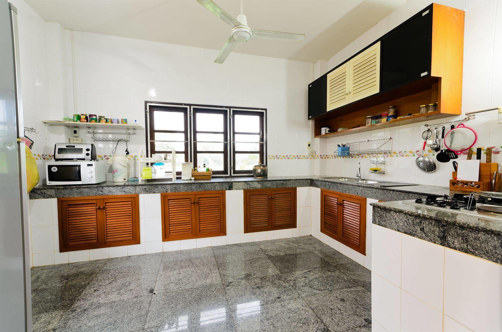 Sananwan Beach B&B Bang Saphan Noi Exteriör bild