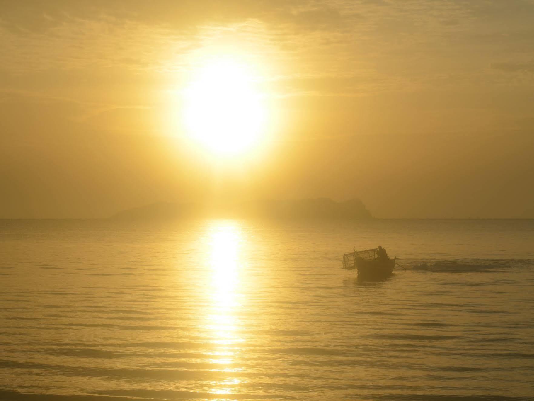Sananwan Beach B&B Bang Saphan Noi Exteriör bild